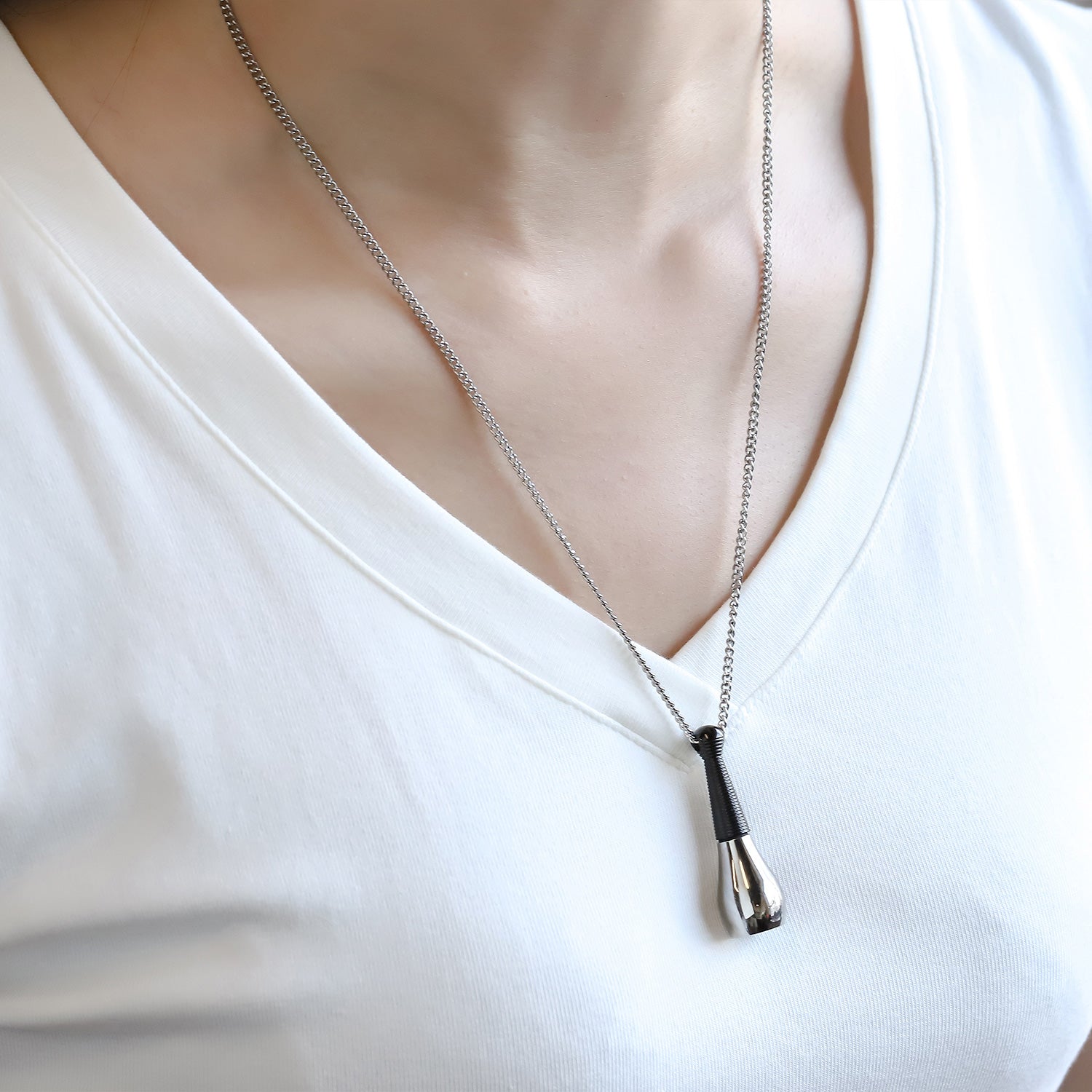 Secret Twist Necklace Black Plated